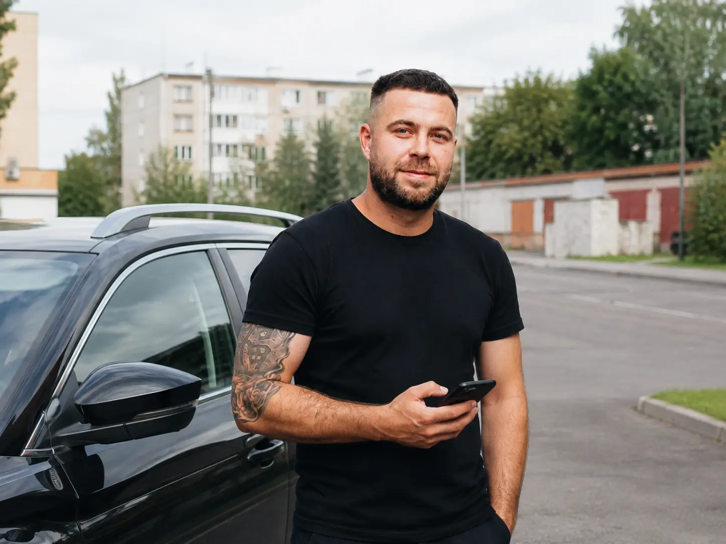Вадим рядом с автомобилем